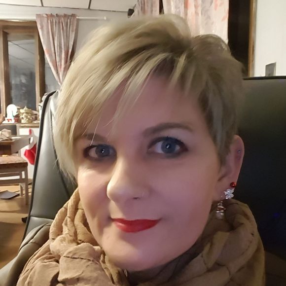 Meet your Posher, Jessica - Picture 1 of 1